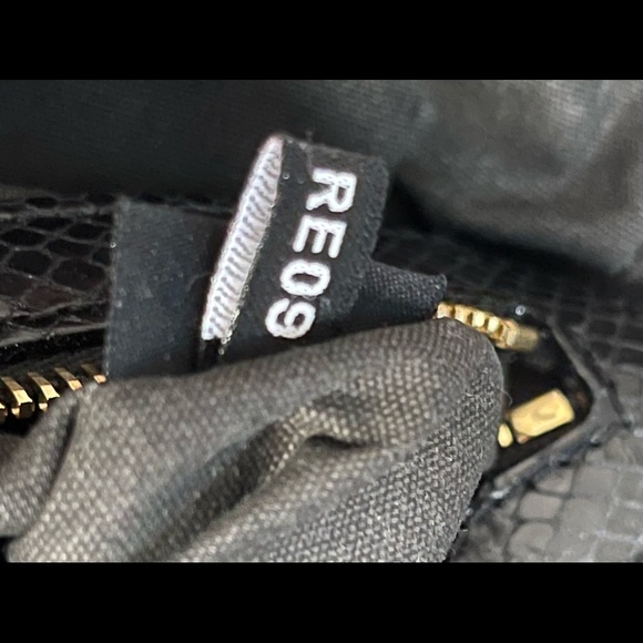 Authentic Marc Jacobs Python embossed gold studs shoulder bag and wallet. - Picture 5 of 15